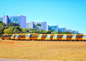 Ao longo do dia,`ônibus estão em apresentação a população na Esplanada dos Monistérios em frente ao MEC - Foto: Estevam Rafael/Secom PR