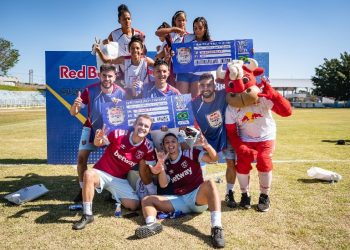 'As que ninguém quer' (feminino) e 'Os Guri FC' (misto), nas categorias feminina e mista vencem o Red Bull Quatro em Quadra (Crédito: Marcelo Maragni / Red Bull Content Pool)