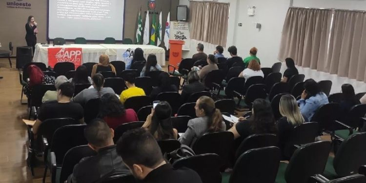 O curso oferece oportunidade para quem deseja prestar concurso da SEED - Foto: Divulgação O curso oferece oportunidade para quem deseja prestar concurso da SEED - Foto: Divulgação