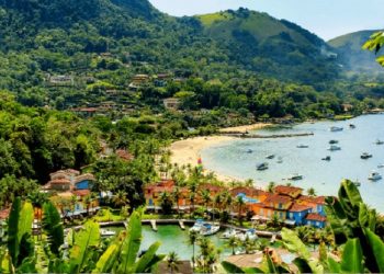 Uma das 365 ilhas de Angra dos Reis / Foto: Canva Pro