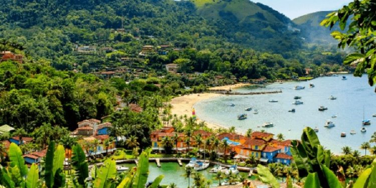 Uma das 365 ilhas de Angra dos Reis / Foto: Canva Pro