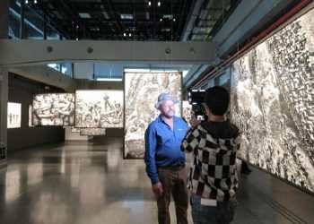 Etevaldo Arantes na exposição de Sebastião Salgado, “Gold – Mina de Ouro Serra Pelada”, no Sesc Av. Paulista, em 2019
Foto: Paulo Roberto Ferreira