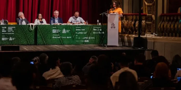A ministra Luciana Santos (Ciência, Tecnologia e Inovação) durante a reunião anual da SBPC. Foto: Luara Baggi / Ascom / MCTI A ministra Luciana Santos (Ciência, Tecnologia e Inovação) durante a reunião anual da SBPC. Foto: Luara Baggi / Ascom / MCTI