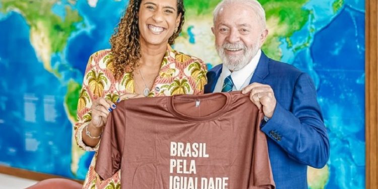A ministra Anielle Franco (Igualdade Racial) e o presidente Lula durante reunião nesta terça no Palácio do Planalto. Foto: Ricardo Stuckert / PR