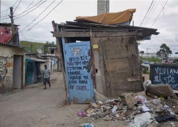 Entrada a una favela en una de las zonas más pobres de São Paulo. Foto: Bosco Martín
