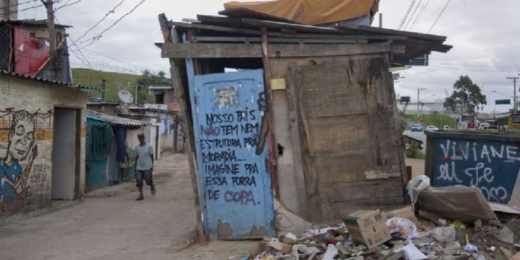 Entrada a una favela en una de las zonas más pobres de São Paulo. Foto: Bosco Martín Entrada a una favela en una de las zonas más pobres de São Paulo. Foto: Bosco Martín