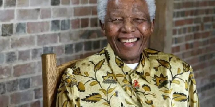 Nelson Mandela foi um dos grandes nomes na luta contra a segregação racial na África do Sul. Nelson Mandela foi um dos grandes nomes na luta contra a segregação racial na África do Sul.
