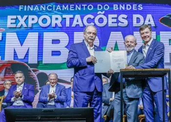 Em fevereiro, o BNDES aprovou financiamento de R$ 500 milhões, por meio do BNDES Mais Inovação, para a Embraer desenvolver novos produtos, processos e tecnologias digitais - Foto: Ricardo Stuckert / PR