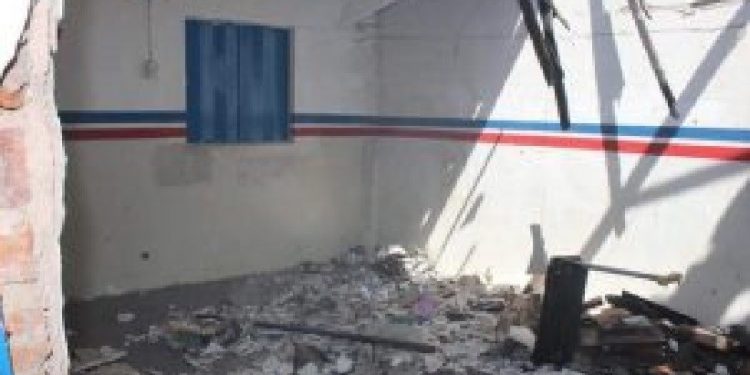 Povo Pankararu teve escola destruída em Pernambuco. (Foto: Facebook) Povo Pankararu teve escola destruída em Pernambuco. (Foto: Facebook)