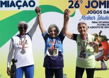 Dona Filó no pódio da competição