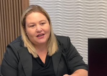 Presidente do Sinprefi, Viviane Dotto, considera que pendência de quase R$ 7 milhões é um sinal de alerta bastante preocupante. (Foto Assessoria Sinprefi)