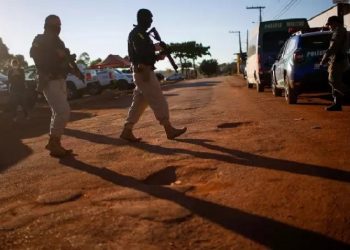 Policiais durante as ações de busca por Lázaro Barbosa de Sousa em Cocalzinho, Goiás, no dia 22 de junho - Adriano Machado / Reuters