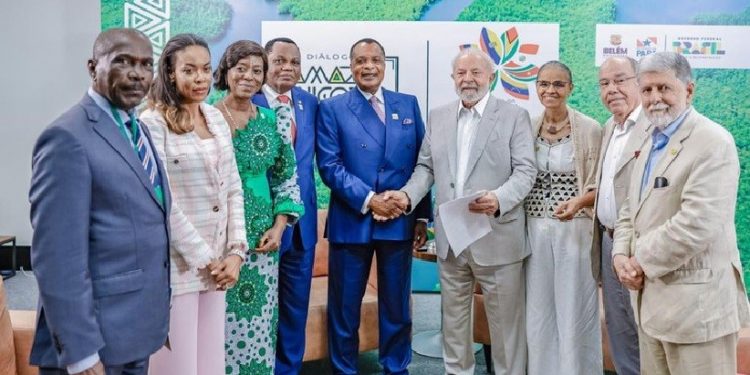 No encontro com Lula, Denis Sassou N'guesso comentou dos desafios de seu país de manter a segurança alimentar. Ele avalia que o Brasil tem muito a contribuir com a expertise que já tem no setor.. Foto: Ricardo Stuckert /PR No encontro com Lula, Denis Sassou N'guesso comentou dos desafios de seu país de manter a segurança alimentar. Ele avalia que o Brasil tem muito a contribuir com a expertise que já tem no setor.. Foto: Ricardo Stuckert /PR