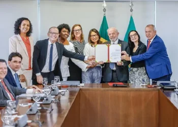 Sanção da lei que dá uma segurança a mais às mulheres vítimas de violência. Foto: Ricardo Stuckert / PR