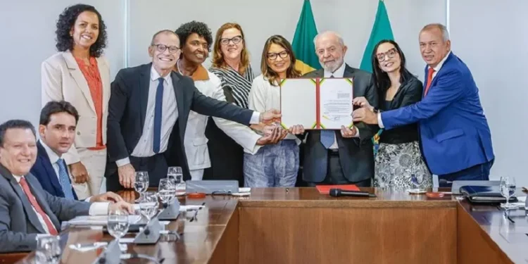 Sanção da lei que dá uma segurança a mais às mulheres vítimas de violência. Foto: Ricardo Stuckert / PR Sanção da lei que dá uma segurança a mais às mulheres vítimas de violência. Foto: Ricardo Stuckert / PR