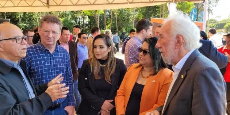 Dirigentes dos conselhos de desenvolvimento da região trinacional expõem a importância da abertura da Ponte da Integração em 2024 – foto Divulgação Dirigentes dos conselhos de desenvolvimento da região trinacional expõem a importância da abertura da Ponte da Integração em 2024 – foto Divulgação