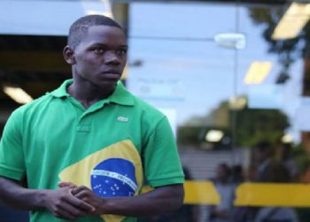 Chauan Cezário, uma das vítimas dos PMs, em delegacia no Rio.URBANO ERBISTE (AG. O GLOBO) Atira primeiro. Pergunta depois. Foi assim que um grupo de policiais que fazia uma operação na favela da Palmeirinha, na zona norte do Rio de Janeiro, agiu na noite