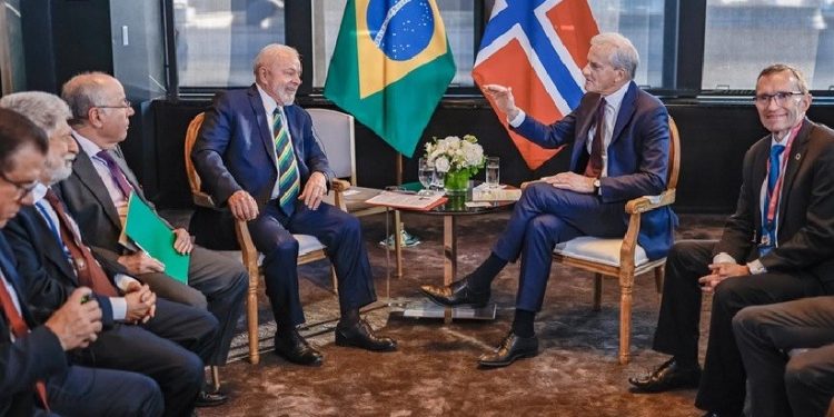 Lula e Jonas Gahr Støre conversaram sobre financiamento ambiental e investimentos em fontes de energia renováveis. Foto: Ricardo Stuckert / PR Lula e Jonas Gahr Støre conversaram sobre financiamento ambiental e investimentos em fontes de energia renováveis. Foto: Ricardo Stuckert / PR