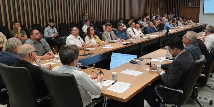 Sessão presencial e on-line do Codefoz reuniu a comunidade para aprovar as propostas – foto: Divulgação Sessão presencial e on-line do Codefoz reuniu a comunidade para aprovar as propostas – foto: Divulgação