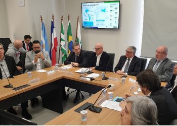 Enio Verri, Danilo Vendruscolo, Justo Zacarías Irún e César “Landy” Torres no evento realizado na ACIFI - Foto Divulgação