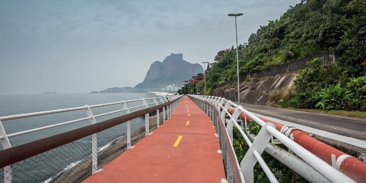 A nova ciclovia da Niemeyer oferece uma experiência imersiva na paisagem carioca. Foto: Reprodução Foto: Reprodução