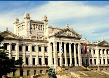O Palácio Legislativo de Aguada, ao norte do centro da cidade, é atualmente a sede do Parlamento uruguaio / Foto:  Daytours4u
