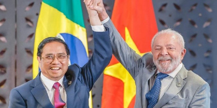 Encontro de Lula com o Senhor Pham Minh Chinh, Primeiro Ministro da
República Socialista do Vietnã - Fotos: Ricardo Stuckert Encontro de Lula com o Senhor Pham Minh Chinh, Primeiro Ministro da
República Socialista do Vietnã - Fotos: Ricardo Stuckert