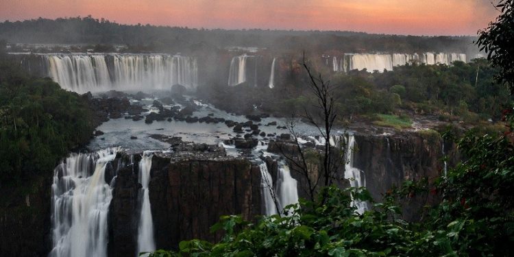 Créditos das fotografias:
Amanhecer: Nilmar Fernando #FotoEquipeCataratas Créditos das fotografias:
Amanhecer: Nilmar Fernando #FotoEquipeCataratas