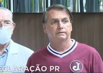 Bolsonaro e médico Antônio Macedo, em hospital da Rede D'Or, em SP REPRODUÇÃO/YOUTUBE
