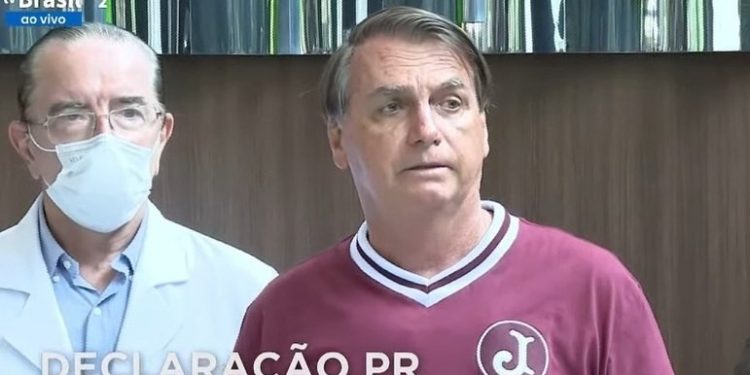 Bolsonaro e médico Antônio Macedo, em hospital da Rede D'Or, em SP REPRODUÇÃO/YOUTUBE Bolsonaro e médico Antônio Macedo, em hospital da Rede D'Or, em SP REPRODUÇÃO/YOUTUBE