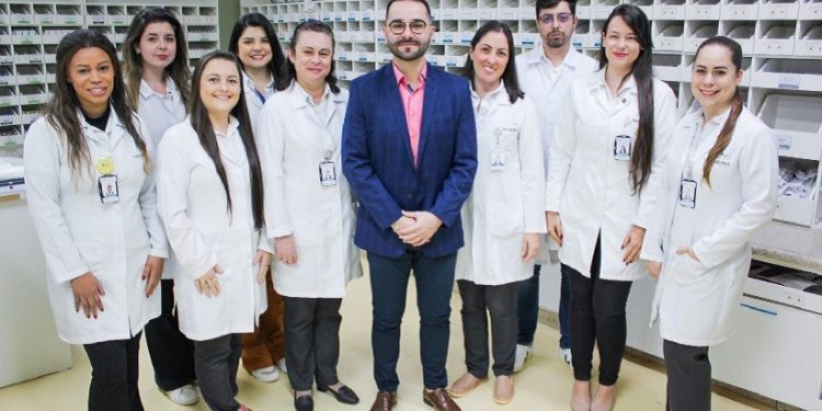 Equipe de Farmácia Clínica do Hospital Costa Cavalcanti Equipe de Farmácia Clínica do Hospital Costa Cavalcanti