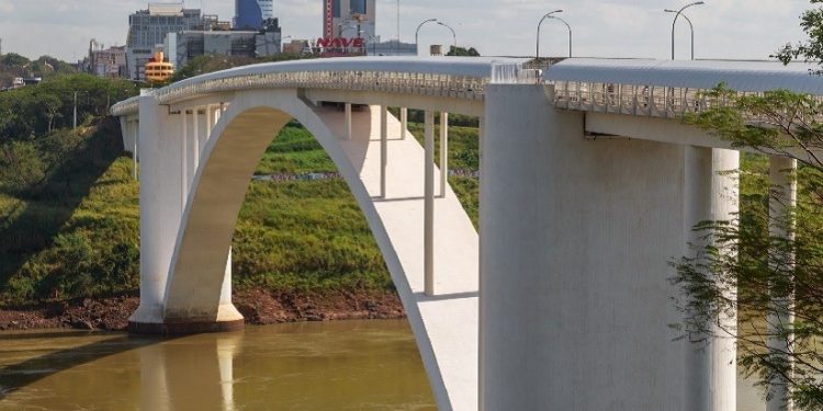 Fronteira do Brasil com o Paraguai, ligação entre Foz do Iguaçu e Ciudad del Este - Foto Kiko Sierich-ACIFI (arquivo)