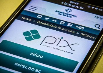 Pix é o pagamento instantâneo brasileiro. O meio de pagamento criado pelo Banco Central (BC) em que os recursos são transferidos entre contas em poucos segundos, a qualquer hora ou dia. É prático, rápido e seguro.