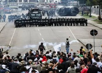 Repressão policial deixou cerca de 300 pessoas feridas - foto Joka Madruga-APP