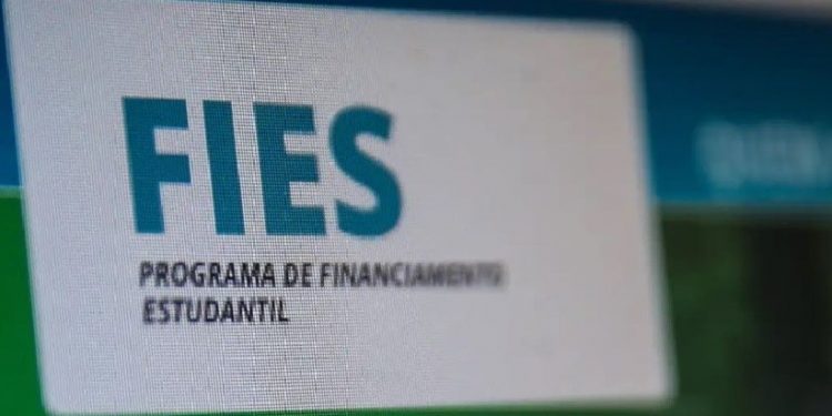 As condições de renegociação de dívidas junto ao Fies contemplam contratos celebrados até 2017 e com inadimplência em 30 de junho de 2023 - Foto: Marcello Casal Jr/Agência Brasil