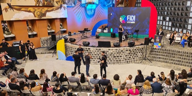 Cerimônia foi realizada no Memorial Curitiba.