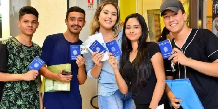 Parceria entre IEL e SENAI Goiás, Programa Jovem Aprendiz, promove vagas de emprego para jovens / Alex Malheiros Parceria entre IEL e SENAI Goiás, Programa Jovem Aprendiz, promove vagas de emprego para jovens / Alex Malheiros