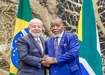 Lula e Gwede Mantashe, diretor do ANC e atual ministro de Recursos Minerais do governo sul-africano. Foto: Ricardo Stuckert / PR