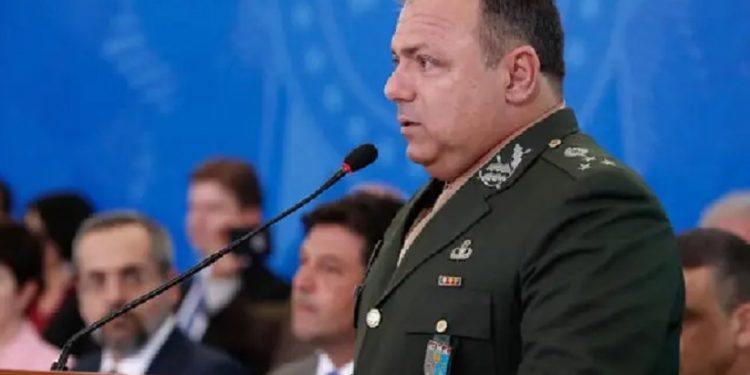 General Eduardo Pazuello em cerimônia no Palácio do Planalto. General Eduardo Pazuello em cerimônia no Palácio do Planalto.
