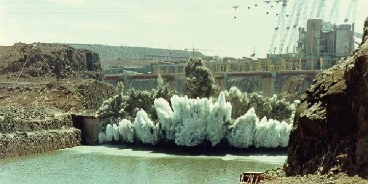 Fotos históricas: Acervo Itaipu. Fotos históricas: Acervo Itaipu.