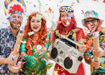 Aglomeração no Carnaval e praias cheias favorecem o contágio por viroses. - Crédito das fotos: Divulgação