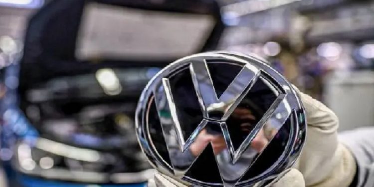 VOLKS: meta é chegar à produção de 3 milhões de carros elétricos até 2025 (Fabian Bimmer/File Photo/Reuters) VOLKS: meta é chegar à produção de 3 milhões de carros elétricos até 2025 (Fabian Bimmer/File Photo/Reuters)