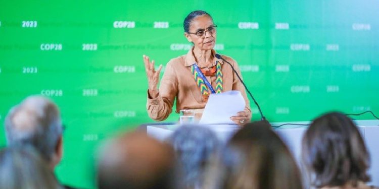A ministra Marina Silva afirmou que o acordo permitirá apoiar as cadeias de produção necessárias para a restauração florestal, gerando emprego e renda na área rural e permitindo que a restauração possa ser feita em escala maior - Foto: Estevam / Audiovisu A ministra Marina Silva afirmou que o acordo permitirá apoiar as cadeias de produção necessárias para a restauração florestal, gerando emprego e renda na área rural e permitindo que a restauração possa ser feita em escala maior - Foto: Estevam / Audiovisu