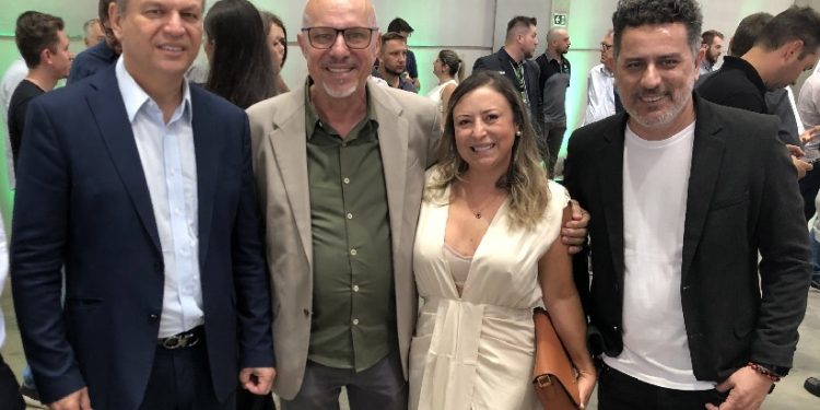 Ricardo Barros, Nilson de Nadai, Isabel Sampaio e Gilmar Piolla em Cascavel - Foto divulgação Ricardo Barros, Nilson de Nadai, Isabel Sampaio e Gilmar Piolla em Cascavel - Foto divulgação