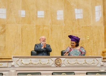 O presidente Lula e Carolina Cerqueira, presidente da Assembleia Nacional de Angola. Foto: Ricardo Stuckert / PR