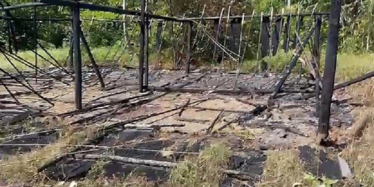 Comunidade palco de crime brutal foi encontrada queimada e abandonada - Divulgação/Júnior Yanomami