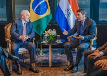 Lula e Peña conversaram, entre outros assuntos, a respeito do acordo sobre a Usina de Itaipu que está em negociação - Foto: Ricardo Stuckert /PR