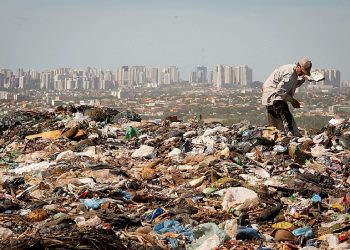 Sem emprego, pós-crise reforça posição social de ricos e pobres no Brasil - Foto: Sergio LIMA / AFP