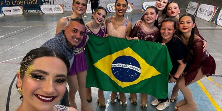 Equipe paranaense de patinação artística conquista duas medalhas de ouro e uma de prata no campeonato Pan-Americano
Divulgação APAC