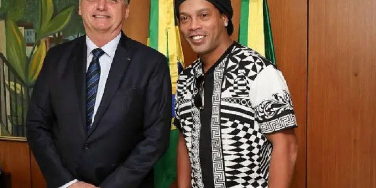 Ronaldinho se encontrou com Bolsonaro em junho deste ano.MARCOS CORRÊA (PR) Ronaldinho se encontrou com Bolsonaro em junho deste ano.MARCOS CORRÊA (PR)